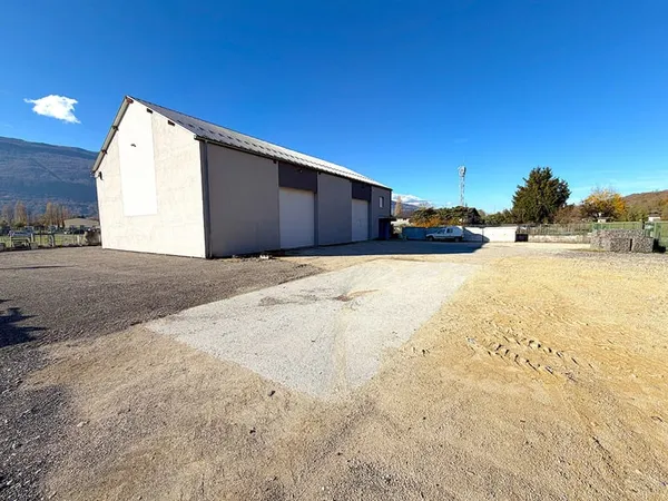 A saisir location local d'activité 410 m² à Serrières En Chautagne