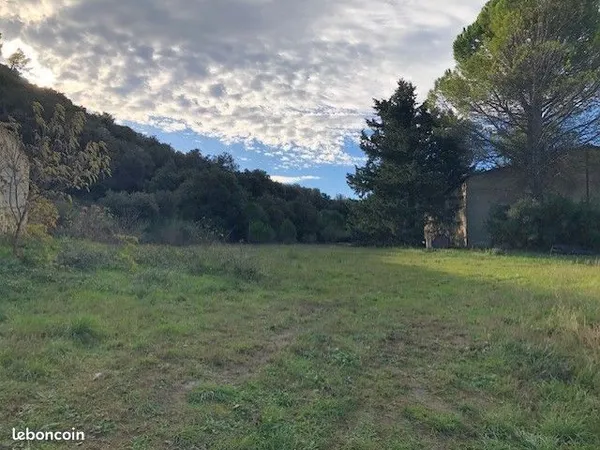 Terrain à bâtir de 460 m² à ROCHEFORT-DU-GARD (30)