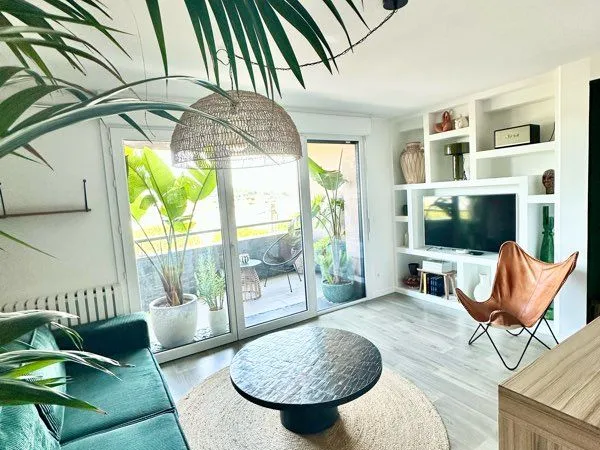 Anglet montbrun - t2 de charme avec vue adour, loggia végétalisée, parking et rooftop