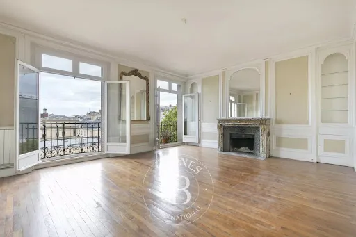 Appartement 6 pièces 176 m²