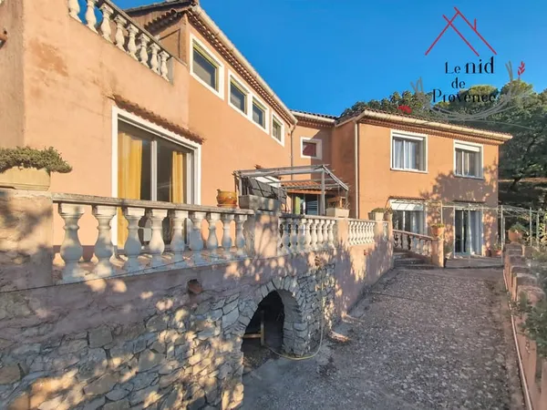 PIOLENC MAISON DE CARACTÈRE AVEC VUE DÉGAGÉE ET GROTTE PR