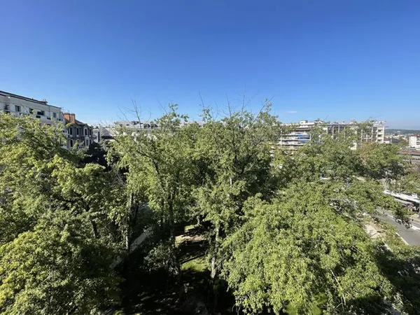 Superbe appartement 5 pièces en plein centre-ville