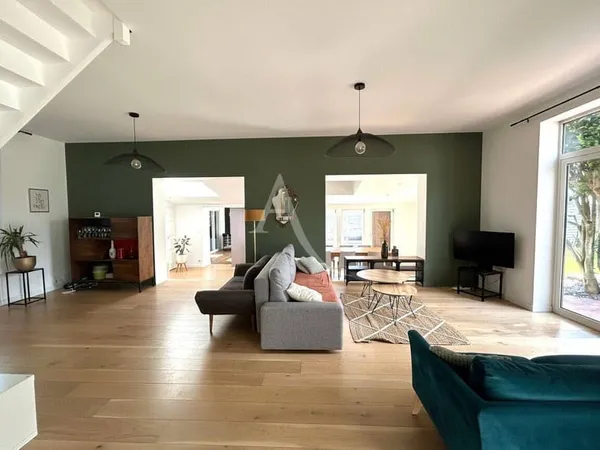 Maison 6 pièces 234 m²
