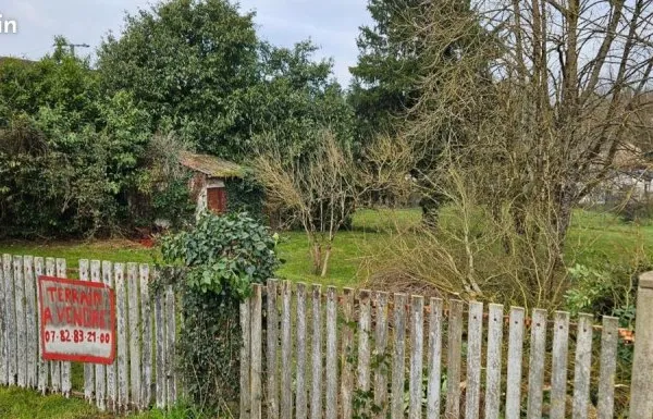 Terrain constructible à vendre à Lusignan