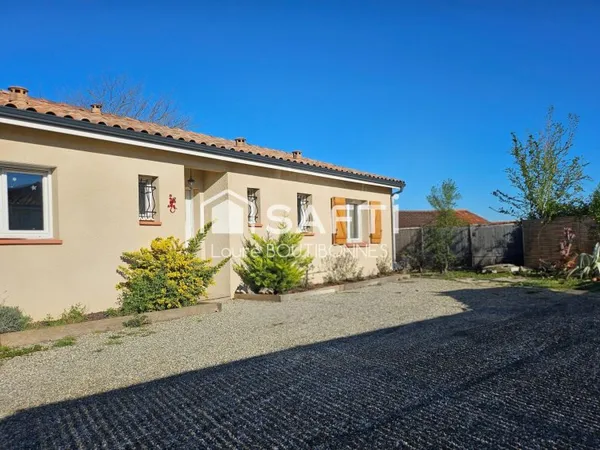 Maison récente avec grande terrasse et piscine