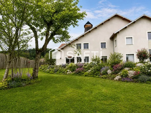 Maison contemporaine aux volumes exceptionnels - 304 m² habitables - gîte indépendant - DPE B - proc