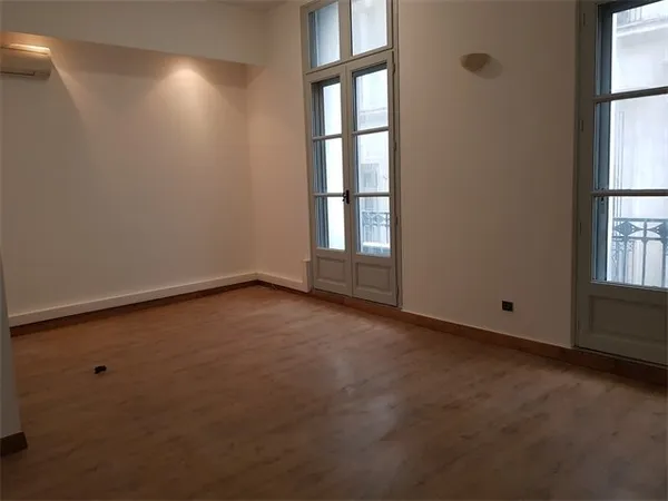 5 AIGUILLERIE - Local professionel de 102.73 m²
