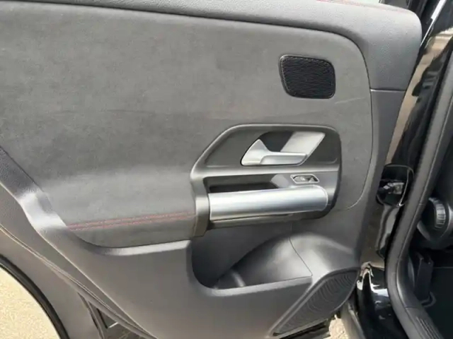 Mercedes Gla 250 e hybrid eq amg line — photo 39