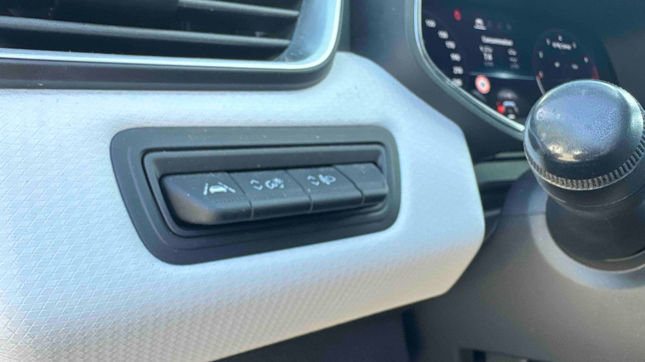 Renault Clio TCe 90 — photo 20