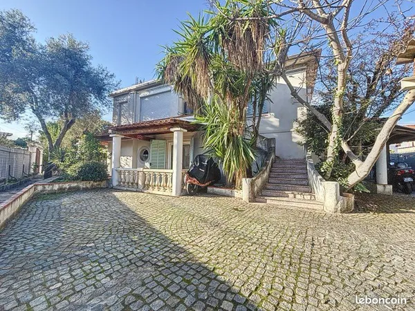 À vendre Maison/Immeuble à Golfe Juan 8 appartements à 3 minutes de la mer