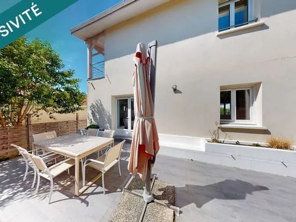 HAUT DE BASSENS MAISON AVEC TERRASSE GRAND GARAGE