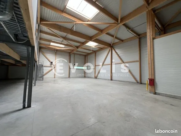 Local d'activité 1 044 m²