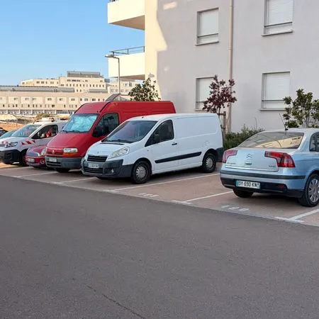 Place de Parking / Terrasses du Stiletto