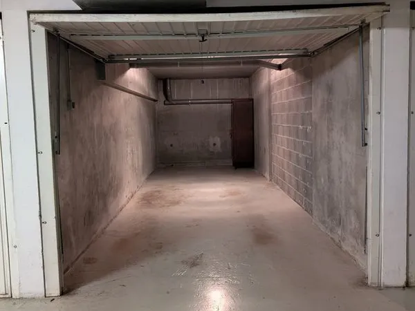 Garage box fermé 21m2