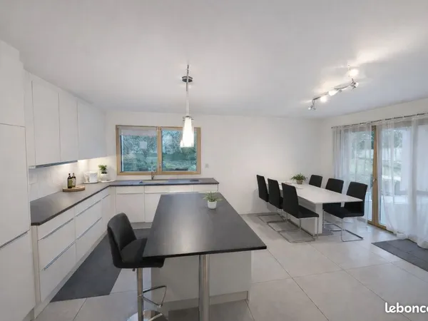 Appartement T4 90m2 REZ + jardin 170m2 + garage 40m2 NEYDENS