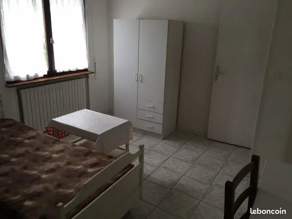 Chambre meublée colocation femmes