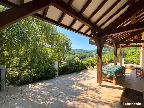 Maison 10 pièces 220 m²