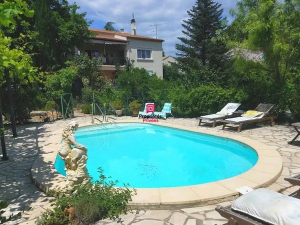 Maison12 pièces 350 m² avec piscine à Clarensac