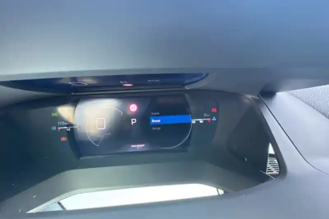 Peugeot 2008 hybrid 145 e-dcs6 — photo 22