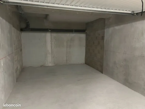 Tres grand box parking à louer dans nouvelle residence