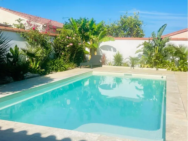 Maison piscine et jardin