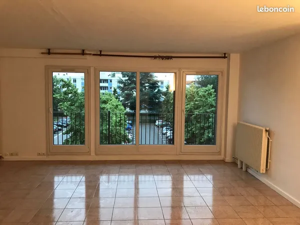 Appartement 70 m² Place de France à Massy 1250 euros CC