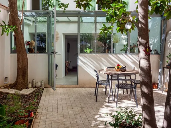 Maison de charme avec jardin intimiste - Esprit atelier