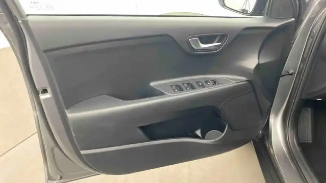 Kia Stonic 1.0 t-gdi 100 ch bvm6 — photo 27