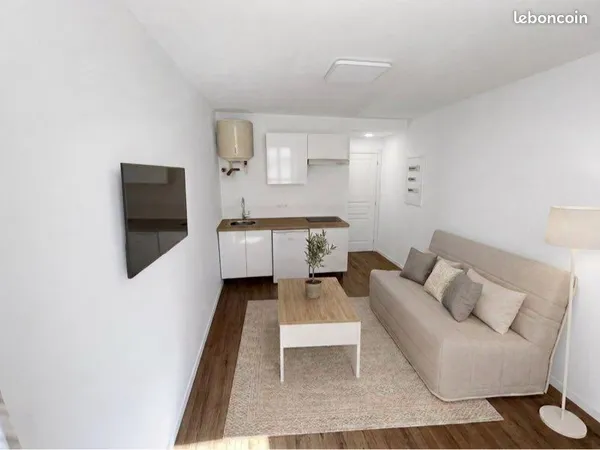 Studio meublé 14 m² refait à neuf - Centre Salernes - 1er étage