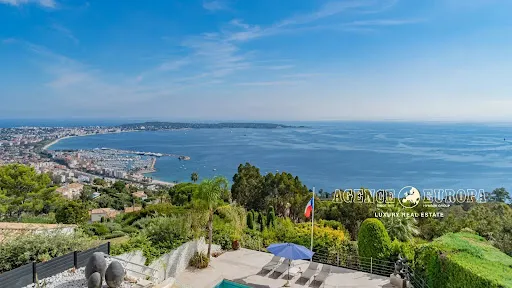 Villa 9 pièces 337 m²