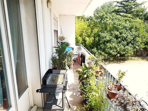 Dans une résidence sécurisée et calme, T4 de 90 m² climatisé avec balcon et garage