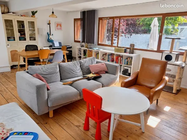 LILLE PELLEVOISIN - Superbe T3 rénové env. 88 m² - Balcon - Parking