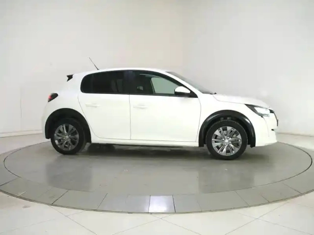 Peugeot 208 electrique 50 kwh 136ch — photo 4