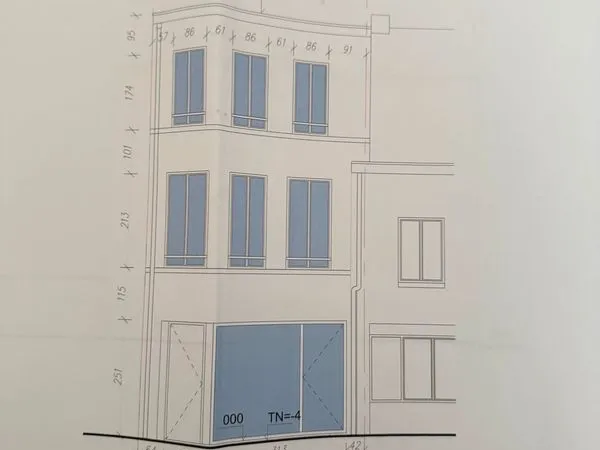 Immeuble avec local commercial