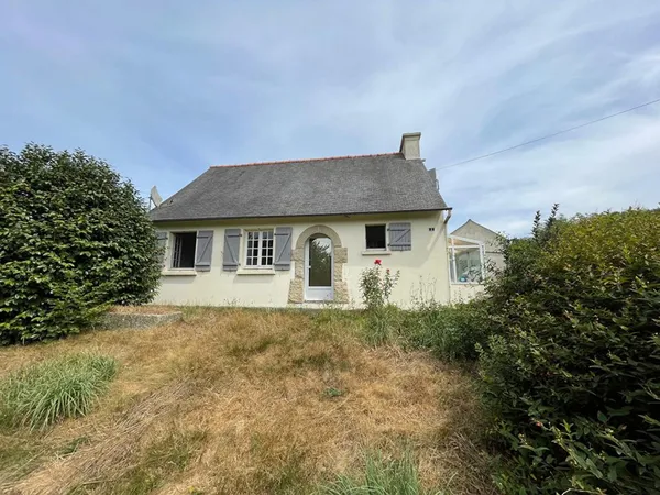 Maison Bourbriac terrain 1,6 hectare BAISSE DE PRIX NEGOCIABLE