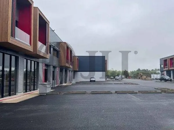 Local d'activité 1113 m²