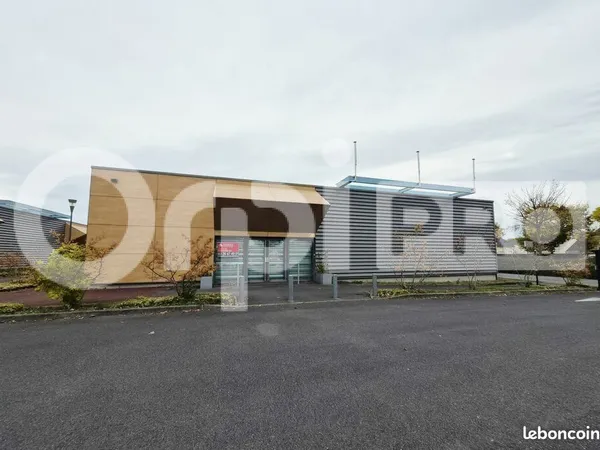 Local commercial 450 m²