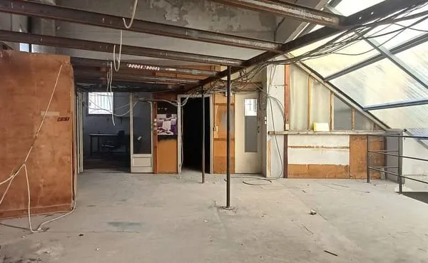 Local commercial 200 m²