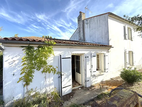Centre-ville SAINT-OUEN D'AUNIS Maison de 120 m2
