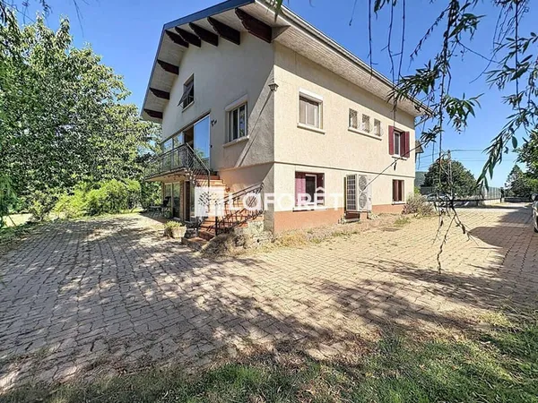 Maison 11 pièces 256 m²
