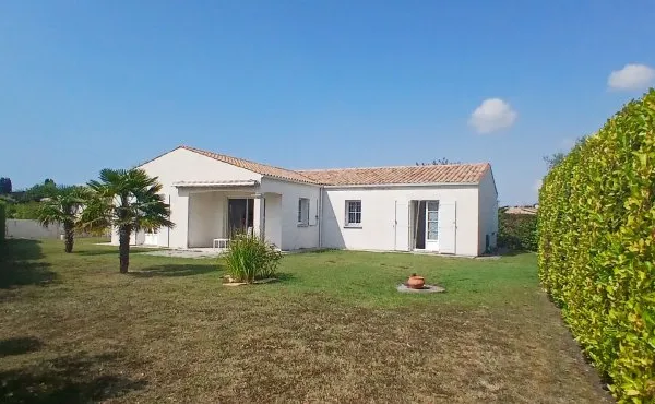PLAIN PIED 122 m² et garage - Saint Sulpice De Royan 5 pièce(s) sur 679m²