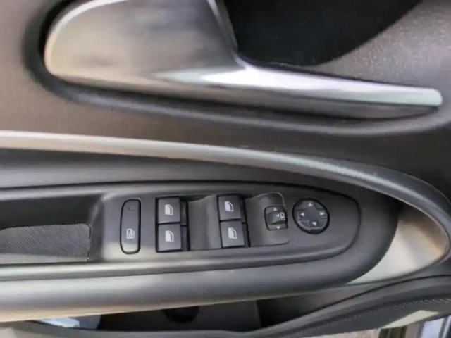 Jeep Avenger 1.2 turbo t3 100ch summit — photo 15