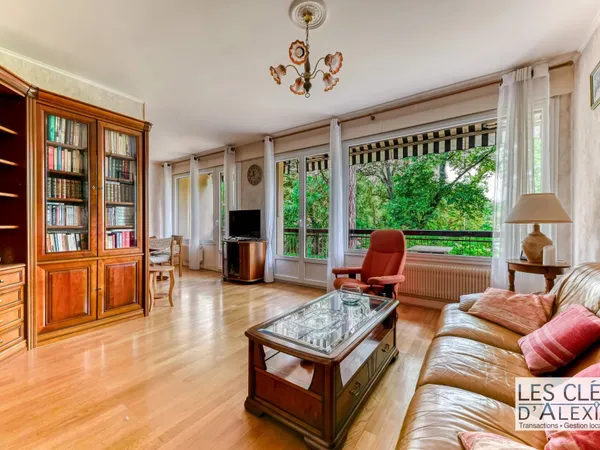 T3 traversant Est/Ouest 78,29 m² /balcon / Garage