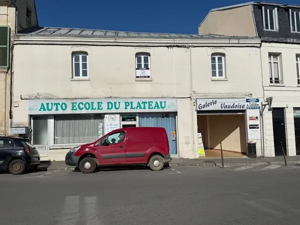 Local commercial 700 m²