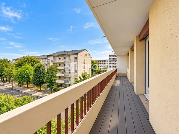 POISSY CENTRE-VILLE ? BEL APPARTEMENT FAMILIAL RÉNOVÉ AVEC BOX FERMÉ