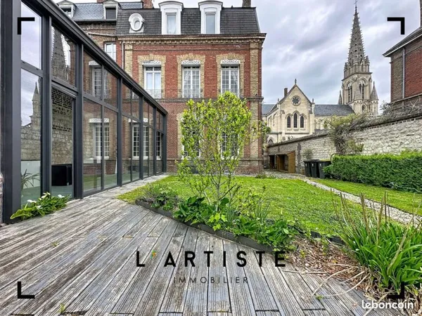 Maison 10 pièces 237 m²