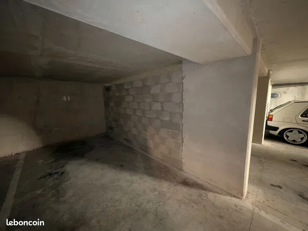Vends garage double 26 m² + box sécurisé - Cuers