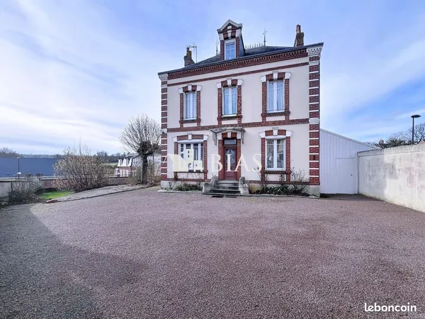 Maison 7 pièces 161 m²