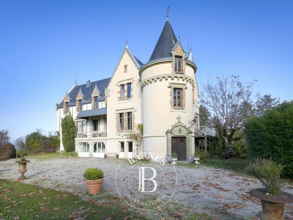 Allinges - Château du XIX ème siècle - Parc de plus de 12 hectares - 6 chambres