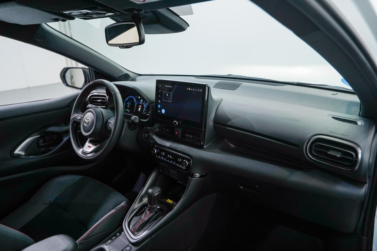 Toyota Yaris 4 — photo 29